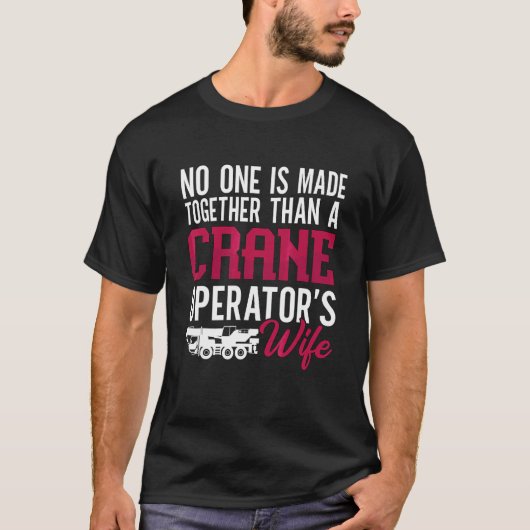クレーンオペレーターの妻 オペレーター 建設用クレーン Tシャツ (正面)