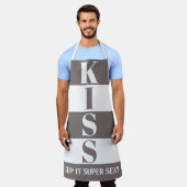 クレー灰色と白い保Itセイすごいキス エプロン (着用した状態)