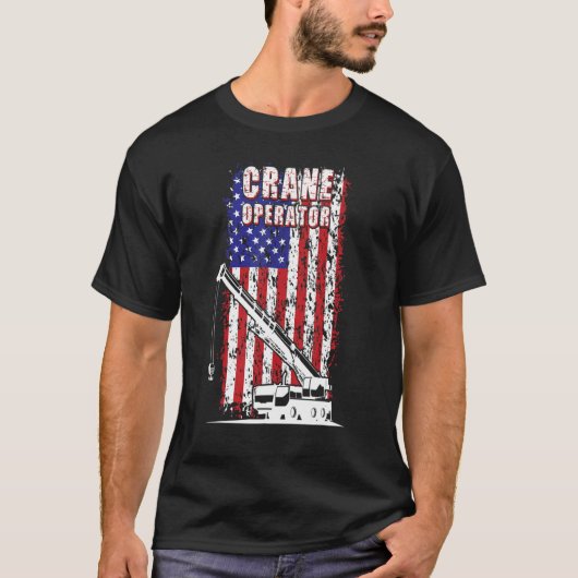 クレー誇りを持ったン操作者アメリカ国旗のクレーンドライバー1 Tシャツ (正面)
