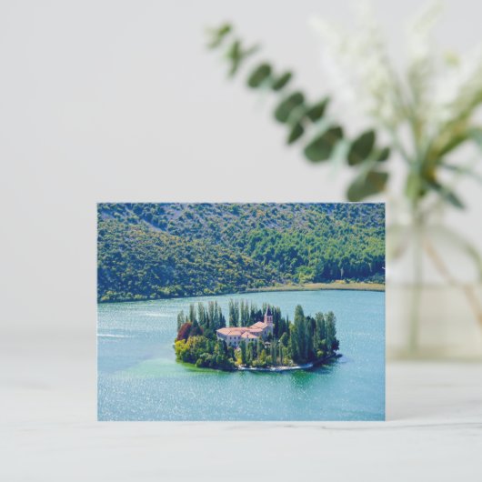 クロアチアのクルカ国立公園にあるヴィソヴァツ修道院の島 ポストカード (スタンド正面)