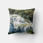 クロアチアのクルカ国立公園 - ダルマチア地方の滝 クッション (裏面)