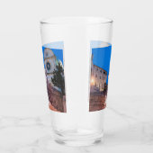 クロアチアのスプリットにある階段と教会の夜景 タンブラーグラス (右)