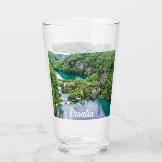 クロアチアのプリトヴィツェ湖群国立公園の滝 タンブラーグラス (正面)