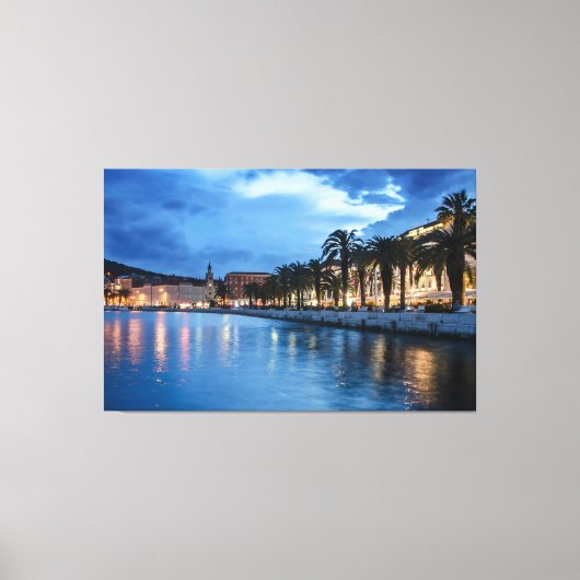 クロアチアのプロムナードを分割 キャンバスプリント (正面)