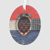 クロアチアの旗が付いている古いアコースティックギター オーナメント (正面)