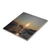 クロアチアの海岸線で波に覆われた夕日 タイル (側面)