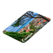 クロアチアの町オミス マグネット (左側)