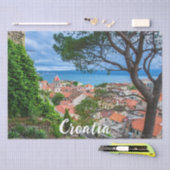 クロアチアの町オミス。 薄葉紙 (クラフト)