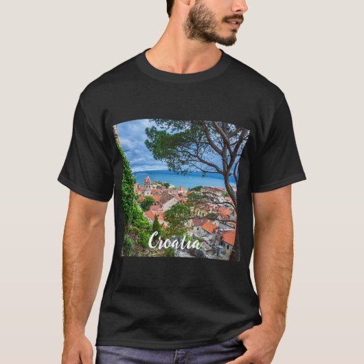 クロアチアの町オミス。 Tシャツ (正面)