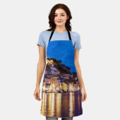 クロアチアの町シベニックの夜。 エプロン (着用した状態)