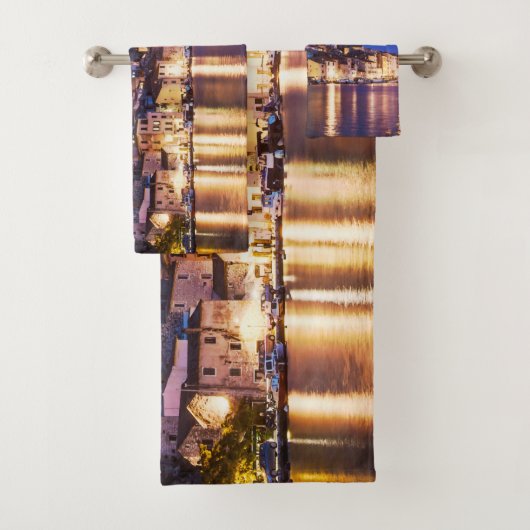 クロアチアの町シベニックの夜。 バスタオルセット (インサイチュ)