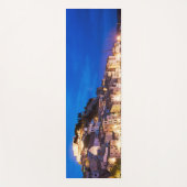 クロアチアの町シベニックの夜。 ヨガマット (正面)