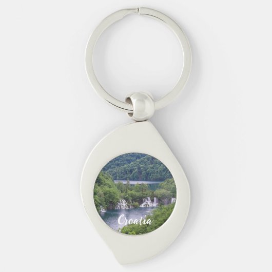 クロアチアの緑の森と滝の滝 キーホルダー (正面)