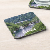 クロアチアの緑の森と滝の滝 コースター (左側)