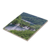 クロアチアの緑の森と滝の滝 タイル (側面)