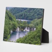 クロアチアの緑の森と滝の滝 フォトプラーク (側面)