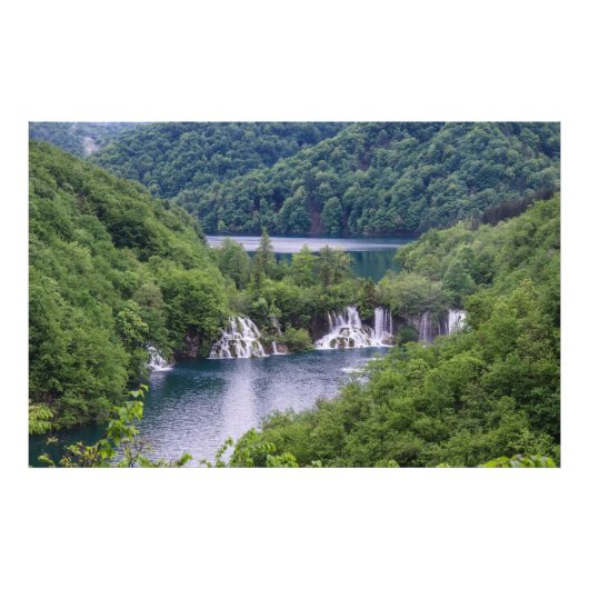 クロアチアの緑の森と滝の滝 フォトプリント            (正面)