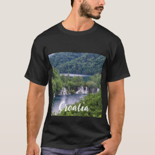 クロアチアの緑の森と滝の滝 Tシャツ