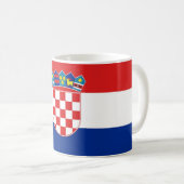 クロアチア国旗を掲げたマグカップ コーヒーマグカップ (正面右)