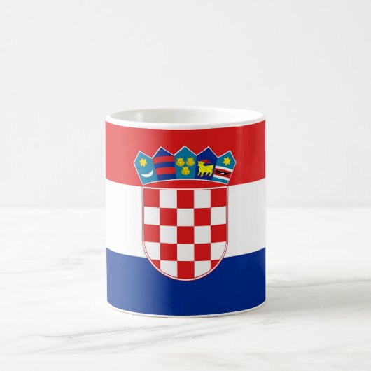 クロアチア国旗を掲げたマグカップ コーヒーマグカップ (中央)