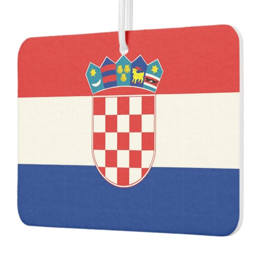 クロアチア国旗を掲げた車の新入生 カーエアーフレッシュナー (左)