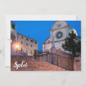 クロアチア，スプリットの階段と教会の夜景 (正面)