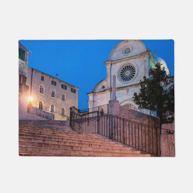 クロアチア，スプリットの階段と教会の夜景 ドアマット (正面)