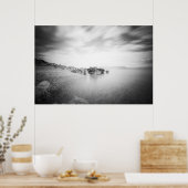 クロアチア,ラバクのビーチのB&W長期暴露 ポスター (キッチン)