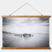 クロアチア，ラバクのビーチのB&W長期暴露 吊り下げ型タペストリー (正面)