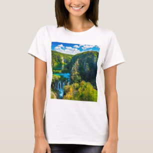 クロアチエレガントアの滝の景色 Tシャツ