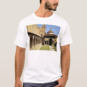 クロイスターおよびPazziのチャペルの眺め Tシャツ