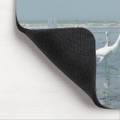 クロウと白ツル:自然のコントラスト マウスパッド (コーナー)