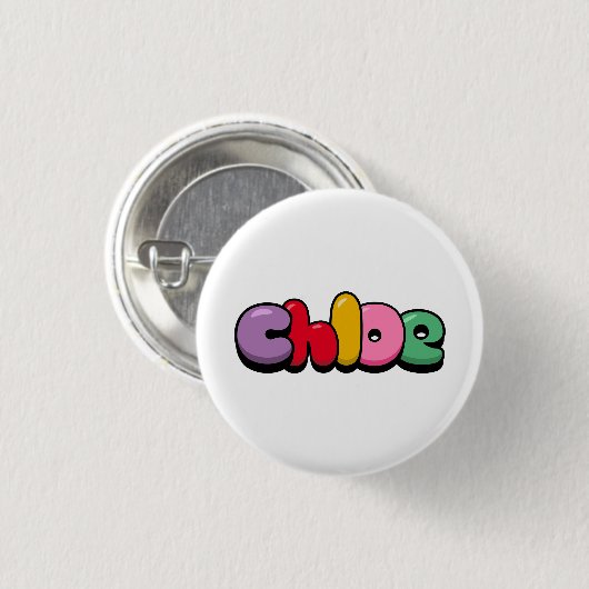 クロエ 缶バッジ (正面&裏面)