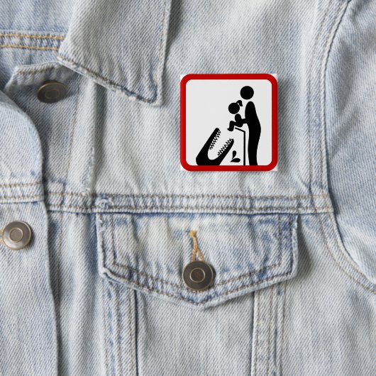 クロコダ食べ物を与えイルの動物園の看板に娘を追加しない 缶バッジ (インサイチュ)