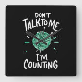 クロシェティング編み物 スクエア壁時計 (正面)