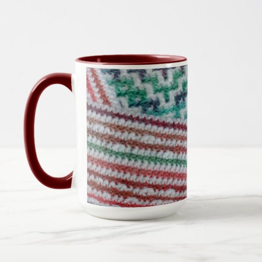 クロシェ数々のト模様のマルーンと白 マグカップ (左)