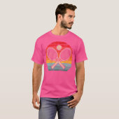 クロスしたテニスラケット スポーツ好き Tシャツ (正面フル)
