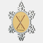 クロスカントリーのスキーとポール スノーフレークピューターオーナメント (右)