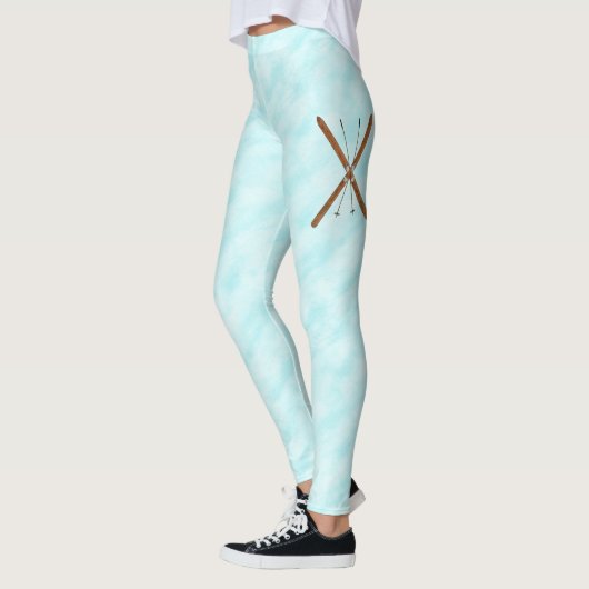 クロスカントリーのスキーとポール レギンス (左)