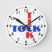 クロスワモダンードティックトラックタイポグラフィ赤ブルー ラウンド壁時計 (正面)