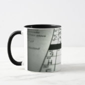 クロスワードパズルのコーヒー・マグ マグカップ (左)