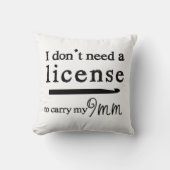 クロチェットフックライセンス工芸品ホワイト クッション (正面)