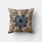 クロチェットベージュブルークレフターニットクレフティーブラブヤーン クッション (裏面)