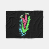 クロッおもしろいクハンター狩りシーズンクロコダイル狩り フリースブランケット (正面(横))