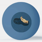 クロックシューズで眠るフワフワの子猫ピンボール 卓球ボール (正面)