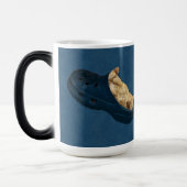 クロックシューズに眠るフワフワの子猫、魔法マグ モーフィングマグカップ (左)