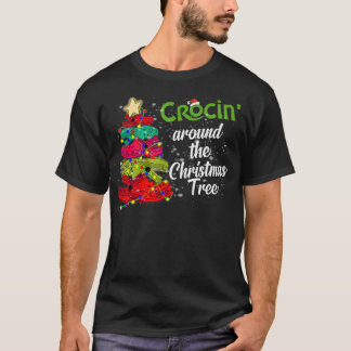 クロックスクリスマスツリーのまわりにクロシンT Tシャツ