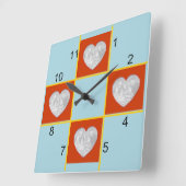 クロック – 赤いハートフレーム (傾斜)