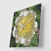 クロック/黄色の中心と白い牡丹。 スクエア壁時計 (傾斜)