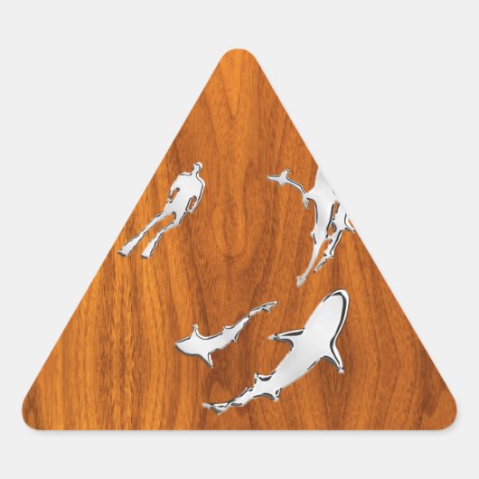 クロムスタイルチークベニエにサメを乗せたダイバー 三角形シール (正面)